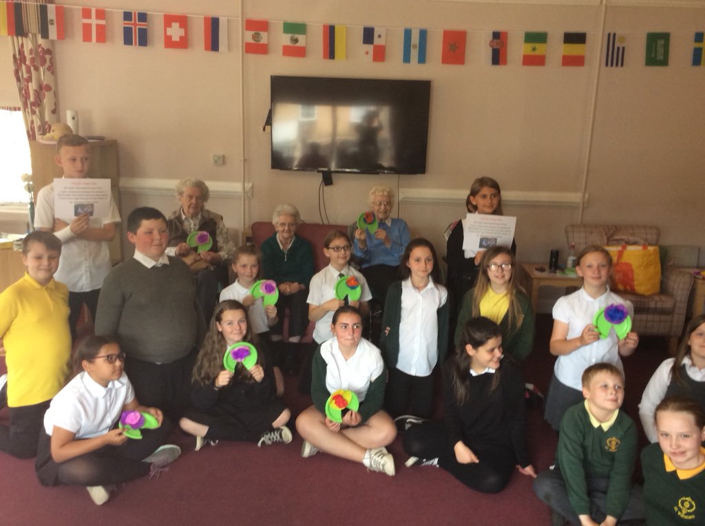 Group photo of pupils and residents of Buckreddan